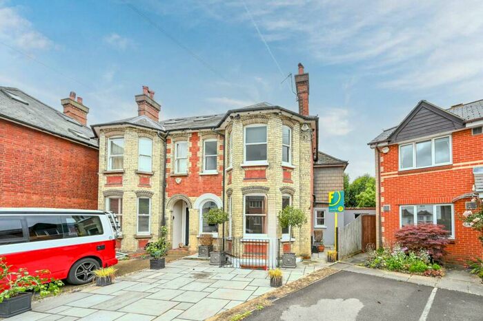 5 Bedroom Semi-Detached House To Rent In Victoria Road, Guildford, GU1