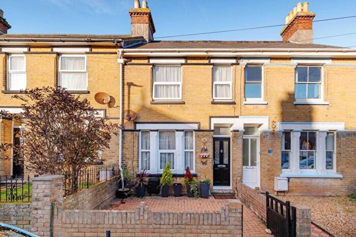 2 Bedroom Terraced House For Sale In Clarence Road, PO30