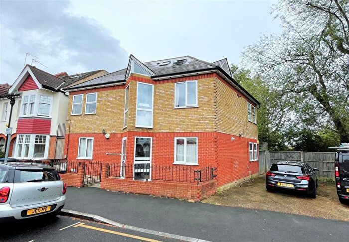 1 Bedroom Flat To Rent In Mill Road, London, SW19