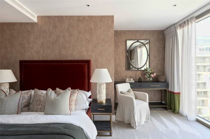 3 Bedroom Flat To Rent In Coe House, - Warwick Lane, Kensington, W14