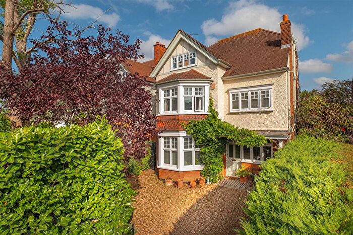 6 Bedroom Detached House For Sale In Effingham Road, Long Ditton, Surbiton, KT6