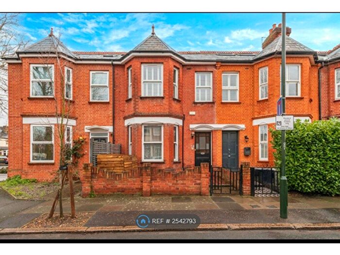 2 Bedroom Flat To Rent In Duncan Road, Richmond, TW9