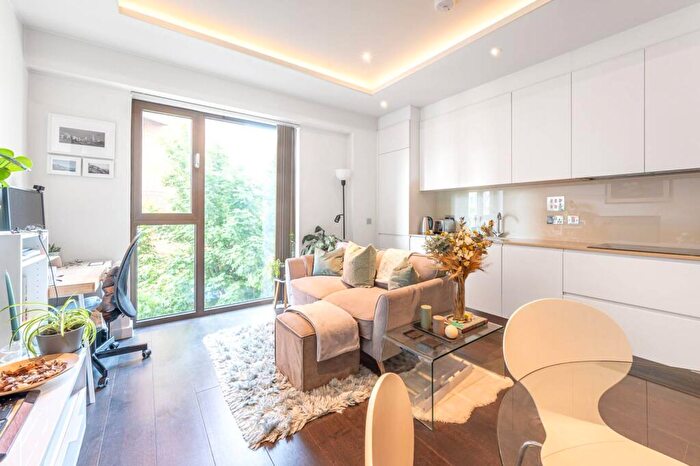 1 Bedroom Flat To Rent In Swiss Terrace, Hampstead, London, NW6