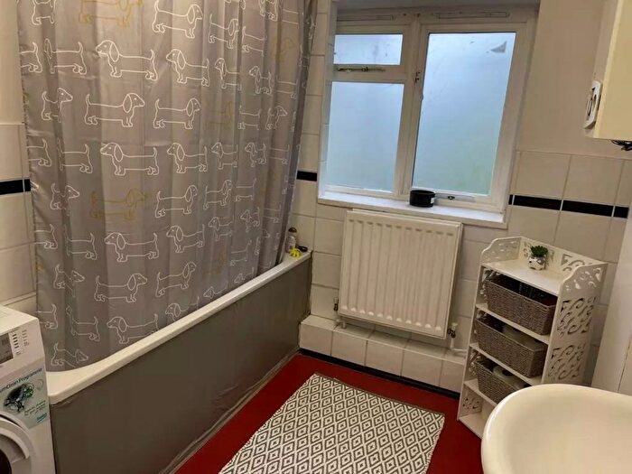 2 Bedroom Flat To Rent In Beverley Gardens, Wembley, HA9