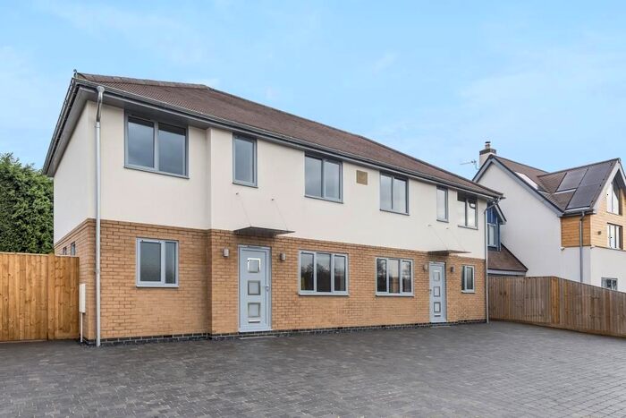 3 Bedroom Semi-Detached House To Rent In Henley Road, Shillingford, OX10