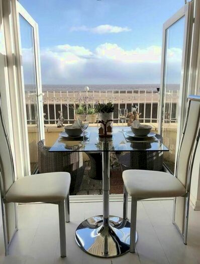 1 Bedroom Flat To Rent In Camona Drive, Swansea, SA1