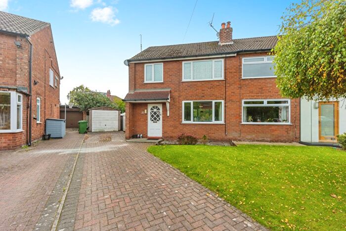 3 Bedroom Semi-Detached House For Sale In Daisyhill Close, Sale, Greater Manchester, M33