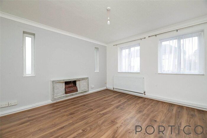 3 Bedroom House To Rent In Oaks Lane, IG2