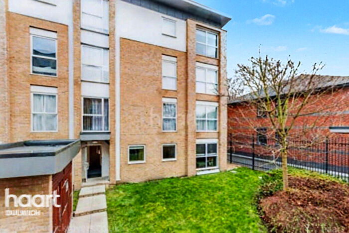 2 Bedroom Flat For Sale In Highwood Close, London, SE22