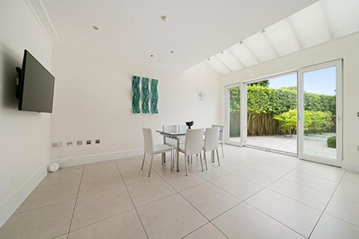 5 Bedroom Detached House To Rent In Gainsborough Place, Cobham, Surrey, KT11
