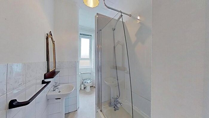 1 Bedroom Flat To Rent In Fergus Drive, Glasgow, G20