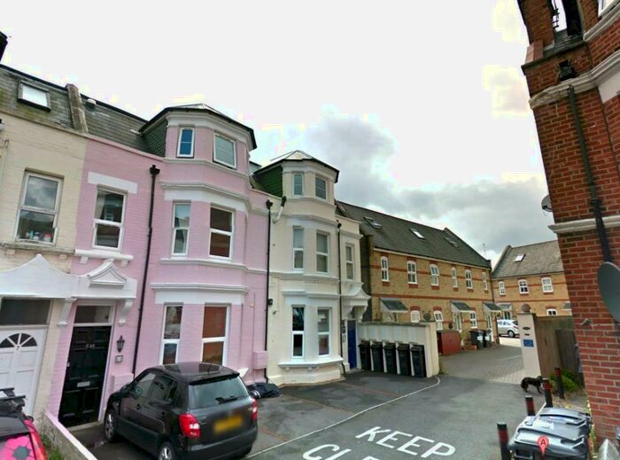 3 Bedroom Flat To Rent In Eldon Place, , Bournemouth, BH4