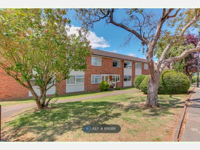 2 Bedroom Flat To Rent In Englefield Close, Enfield EN2