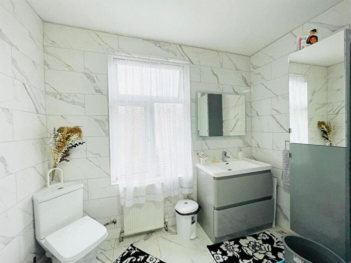 3 Bedroom Terraced House For Sale In Three Bedroom Property For Sale In Thackeray Avenue, London, N17