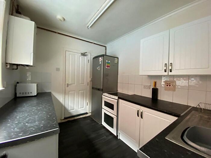 4 Bedroom Semi-Detached House To Rent In Livingstone Road, Southampton, SO14