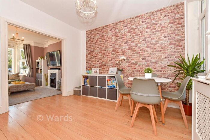 3 Bedroom End Of Terrace House For Sale In Crabble Road, Dover, Kent, CT17