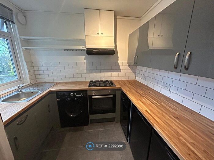 2 Bedroom Flat To Rent In The Grove, Twickenham, TW1