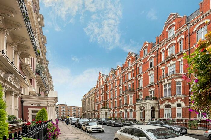 3 Bedroom Flat To Rent In Carlisle Mansions, Victoria, SW1P