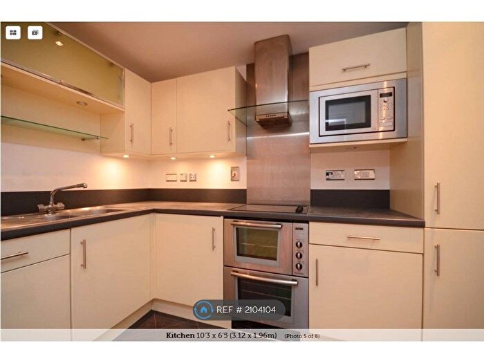 2 Bedroom Flat To Rent In Dartmouth House, Kingston, KT2