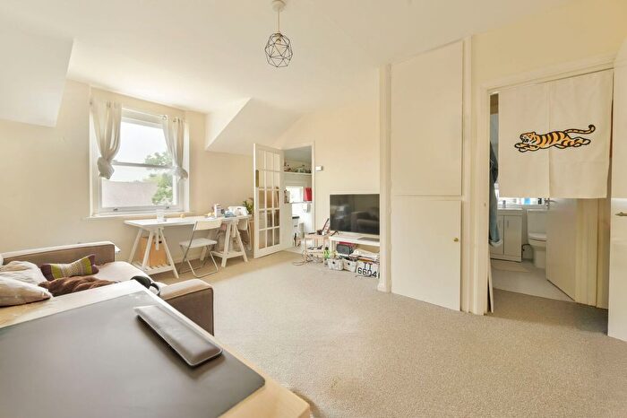 2 Bedroom Flat For Sale In The Grove, Ealing, London, W5