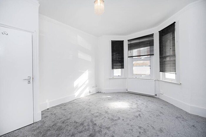 2 Bedroom Flat To Rent In Hilsea Street, Clapton, London, E5