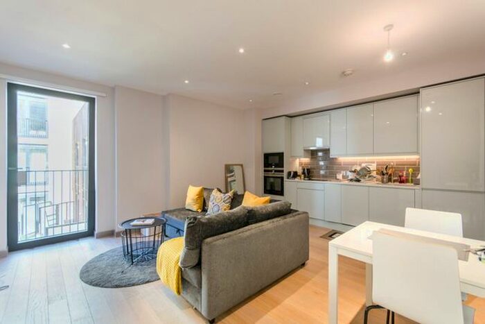 1 Bedroom Flat To Rent In Drapers Yard, Wandsworth Town, London, SW18