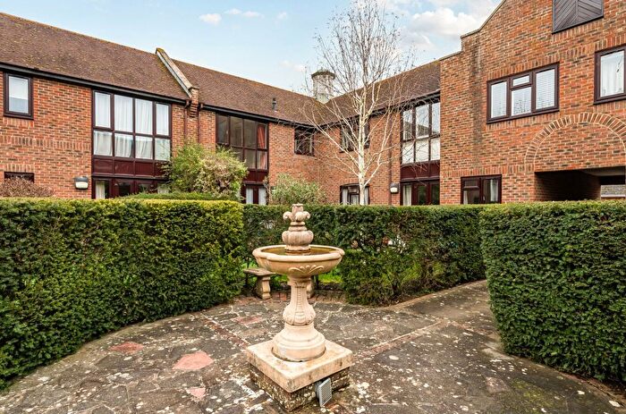 3 Bedroom Flat For Sale In Tudor Close, Chichester, PO19