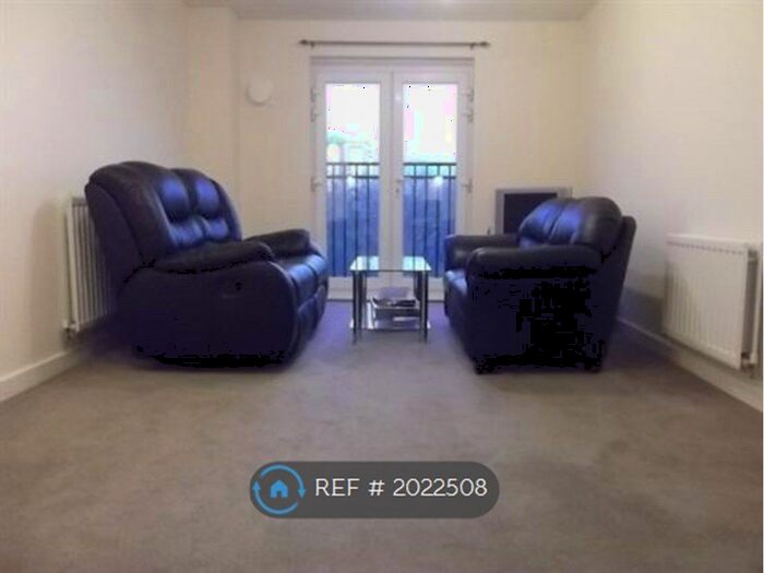 2 Bedroom Flat To Rent In Woodfield Road, Crawley, RH10