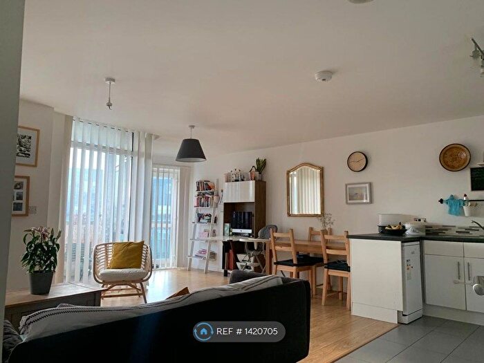 2 Bedroom Flat To Rent In Bell Green, London, SE26