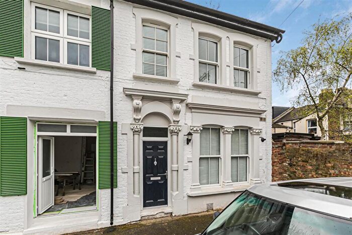 1 Bedroom Duplex For Sale In Winchelsea Road, Forest Gate, London, E7