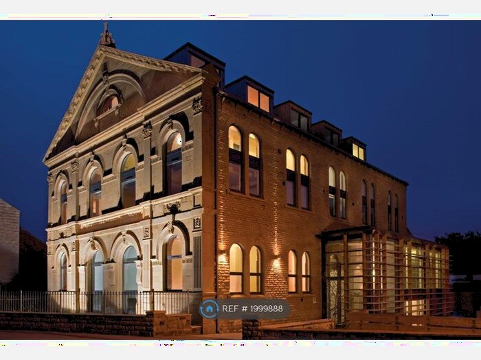 2 Bedroom Flat To Rent In Commercial Street, Leeds, LS27