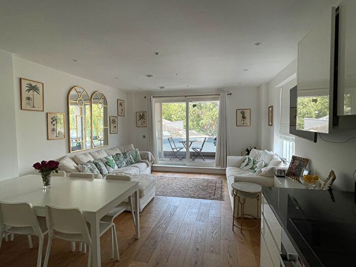 2 Bedroom Flat To Rent In Lillie Road, London, SW6