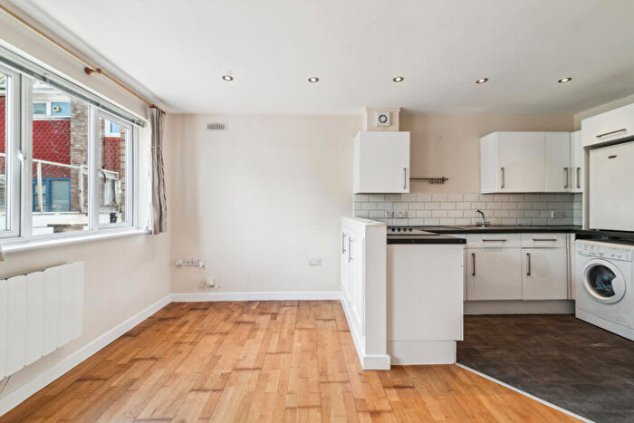 1 Bedroom End Of Terrace House For Sale In Bedford Hill, SW12