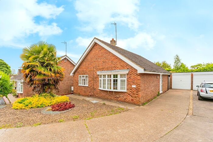 3 Bedroom Detached Bungalow For Sale In Holmes Avenue, Raunds, Wellingborough, NN9