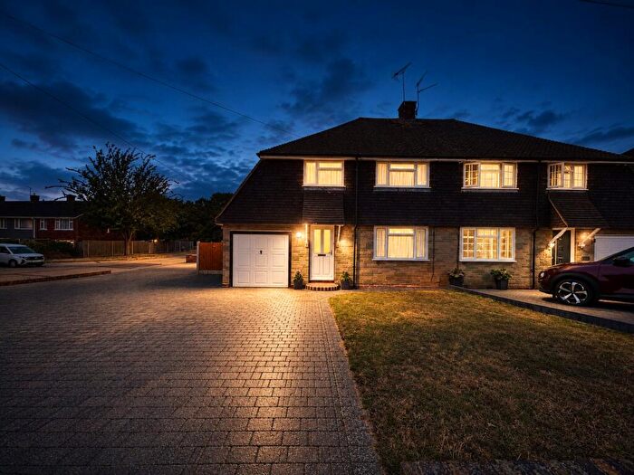 3 Bedroom Semi-Detached House For Sale In Sunningdale Drive, Rainham, Kent, ME8