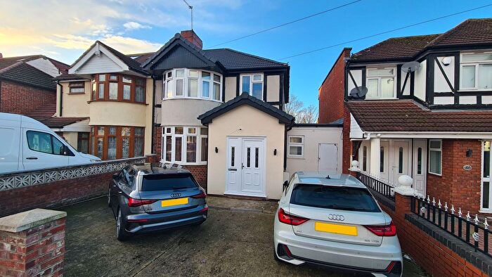 4 Bedroom Semi Detached House To Rent In Delamere Road, Hayes, UB4