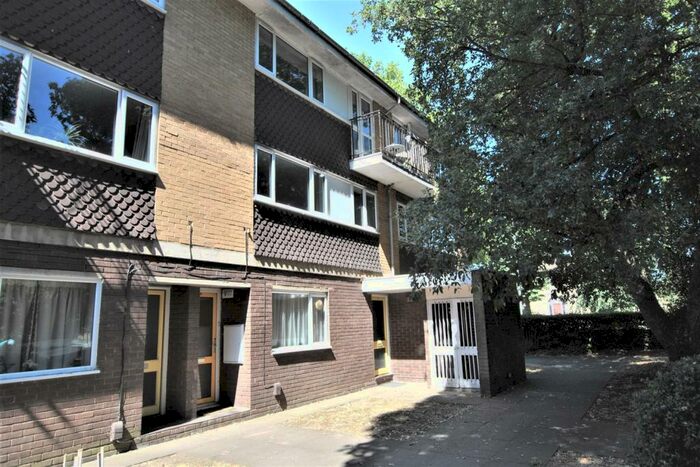 3 Bedroom Apartment To Rent In Dartmouth Terrace, Reading, RG1