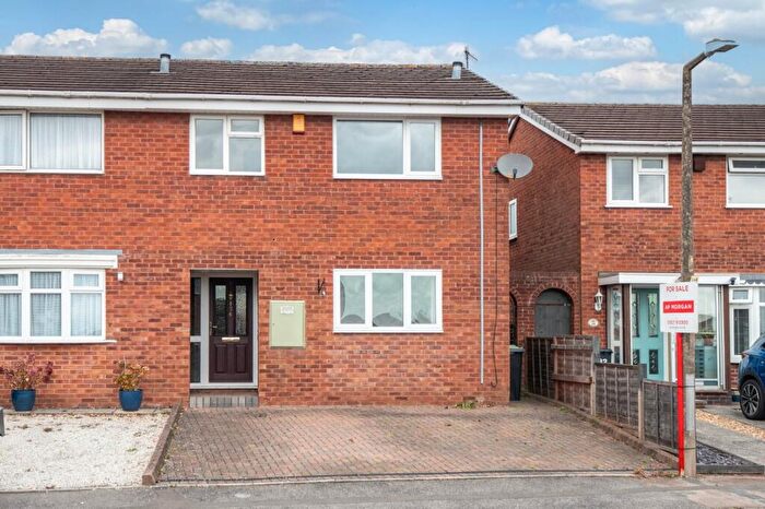 3 Bedroom End Of Terrace House For Sale In Deansway, Bromsgrove, Worcestershire, B61