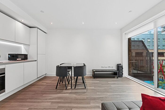 1 Bedroom Flat To Rent In Wray Avenue, London, E16