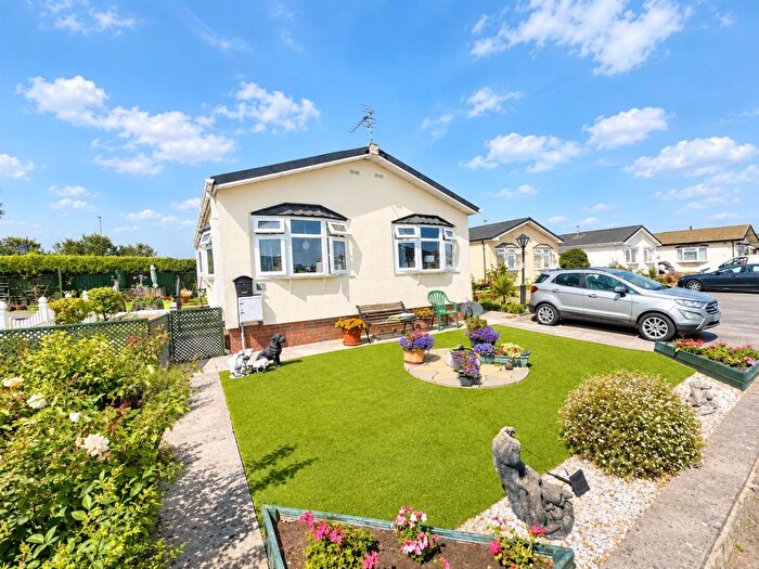 2 Bedroom Park Home For Sale In Odessa Park, Tewkesbury, GL20