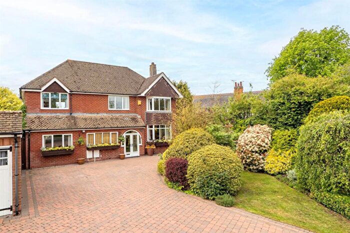4 Bedroom Detached House For Sale In Alcester Road, Studley, B80