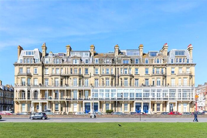 3 Bedroom Apartment To Rent In Kings Gardens, Hove, BN3