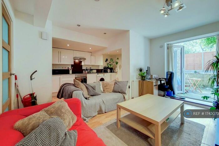 3 Bedroom Flat To Rent In Downs Road, London, E5