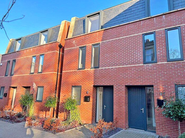 4 Bedroom Semi Detached House To Rent In The Curve, Welholme Avenue, Grimsby, DN32