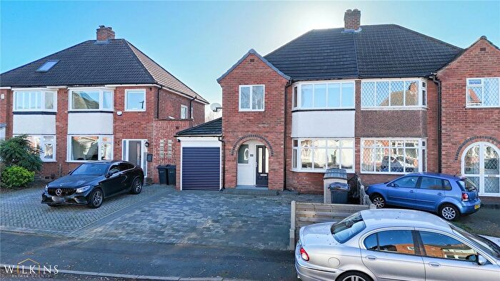 3 Bedroom Semi Detached House For Sale In Bonner Drive, Sutton Coldfield, Birmingham, B76