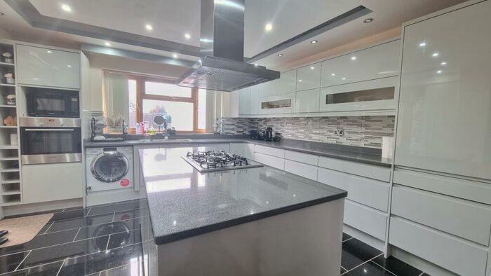 6 Bedroom House To Rent In Radstock Avenue, Birmingham, B36