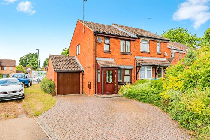 2 Bedroom Semi-Detached House For Sale In Sandpiper Close, Burton Latimer, Kettering, NN15