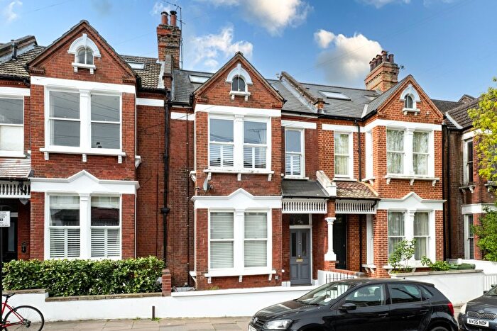 2 Bedroom Flat For Sale In Killyon Road, London, Greater London, SW8
