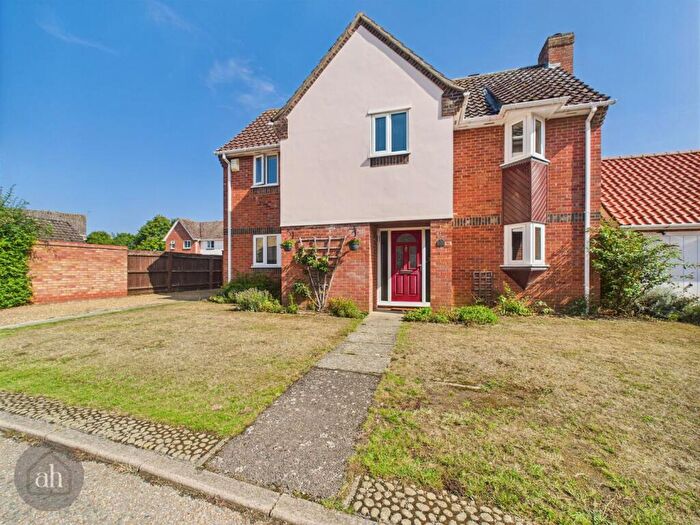 4 Bedroom Detached House For Sale In Ryefields, Thurston, IP31