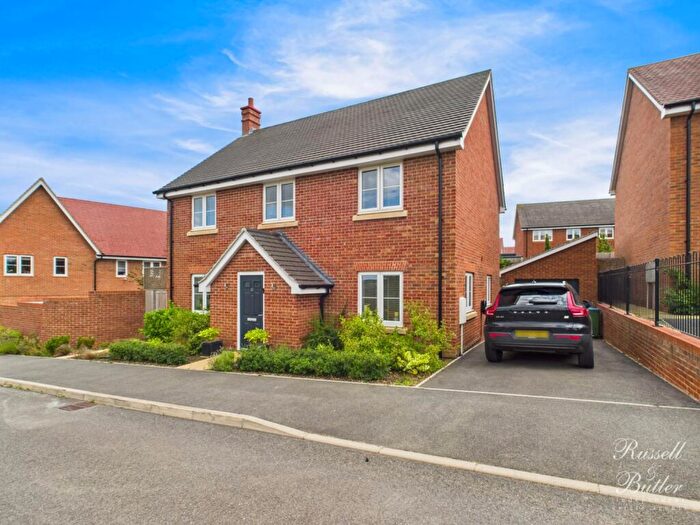 4 Bedroom Detached House For Sale In Blencowe Crescent, Steeple Claydon, Buckingham, MK18